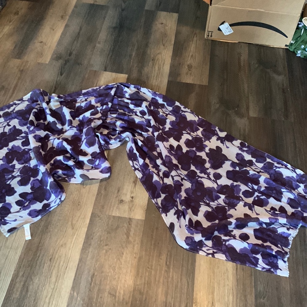 Ann Taylor Loft wool and polyester wrap. Approximately 21x69. Never used
